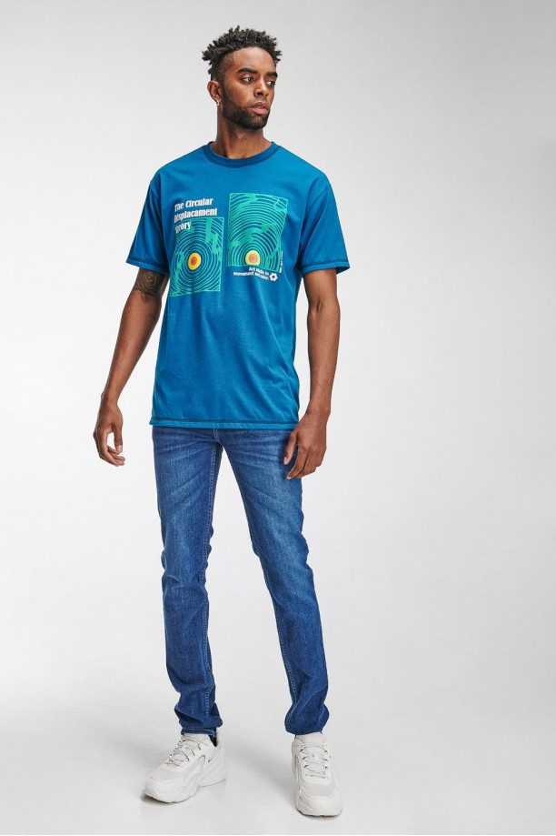 Camiseta manga corta con estampado.