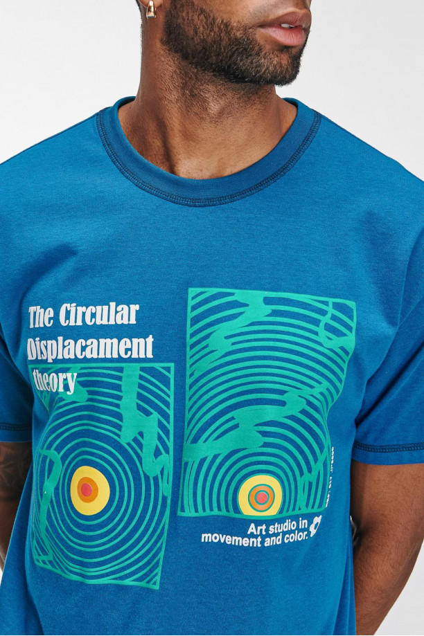 Camiseta manga corta con estampado.