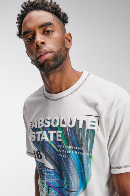 Camiseta manga corta con estampado.