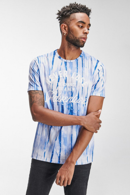 Camiseta manga corta con estampado.