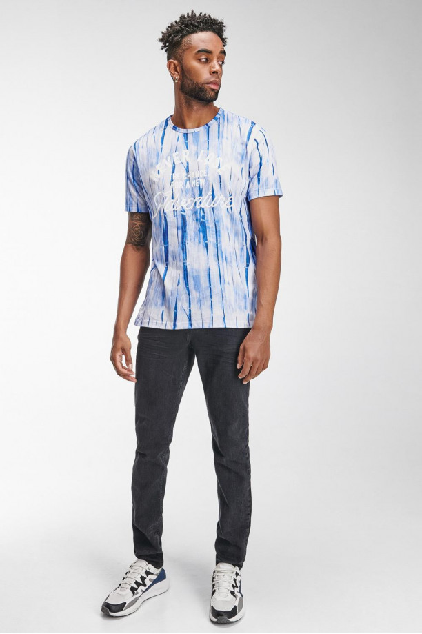 Camiseta manga corta con estampado.