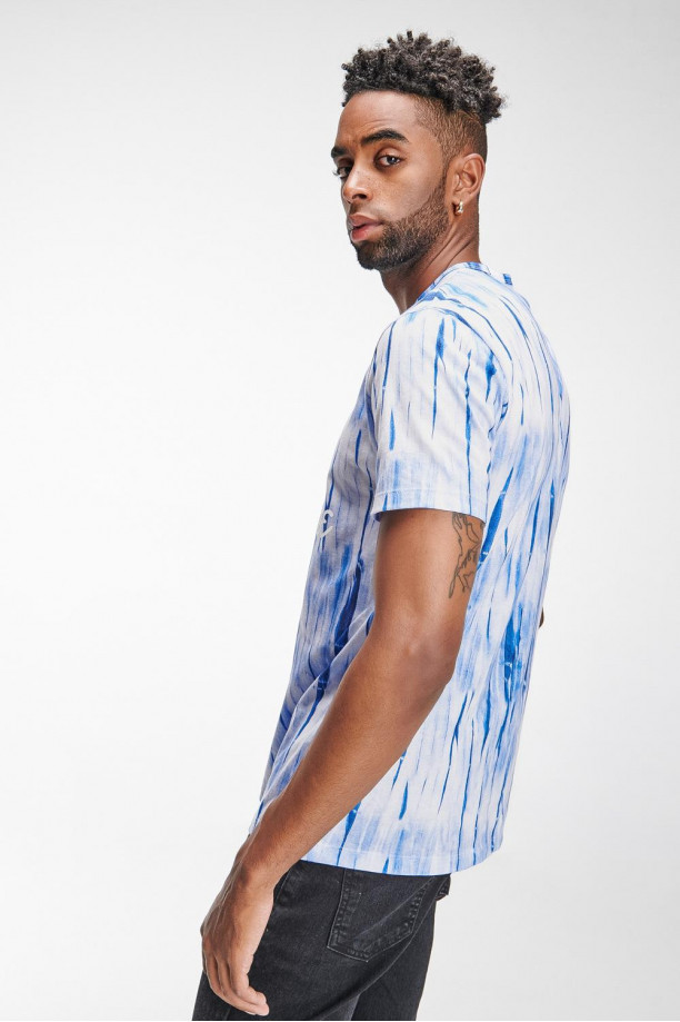 Camiseta manga corta con estampado.