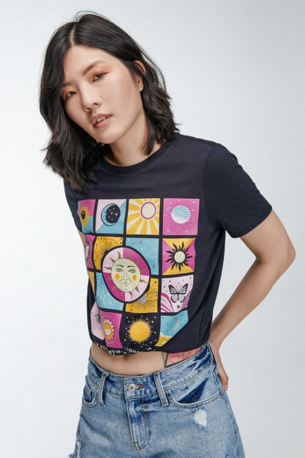 Camiseta básica manga corta estampado mistico.