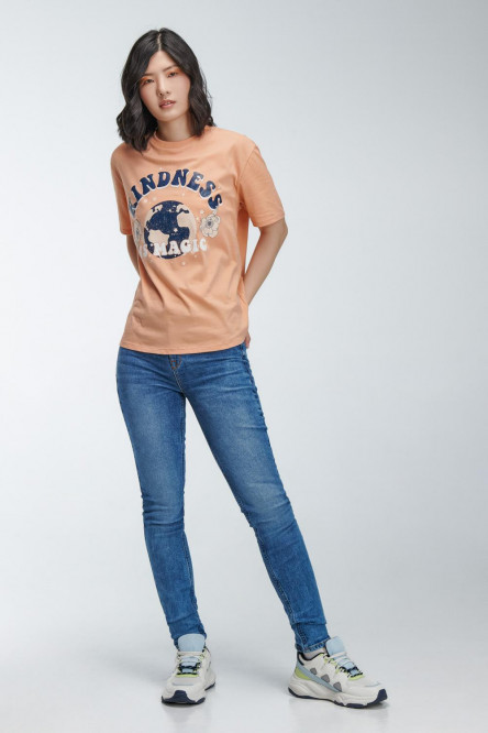 Camiseta básica manga corta estampada.