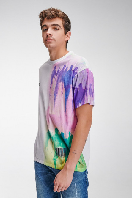 Camiseta manga corta con estampado.