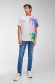 Camiseta manga corta con estampado.