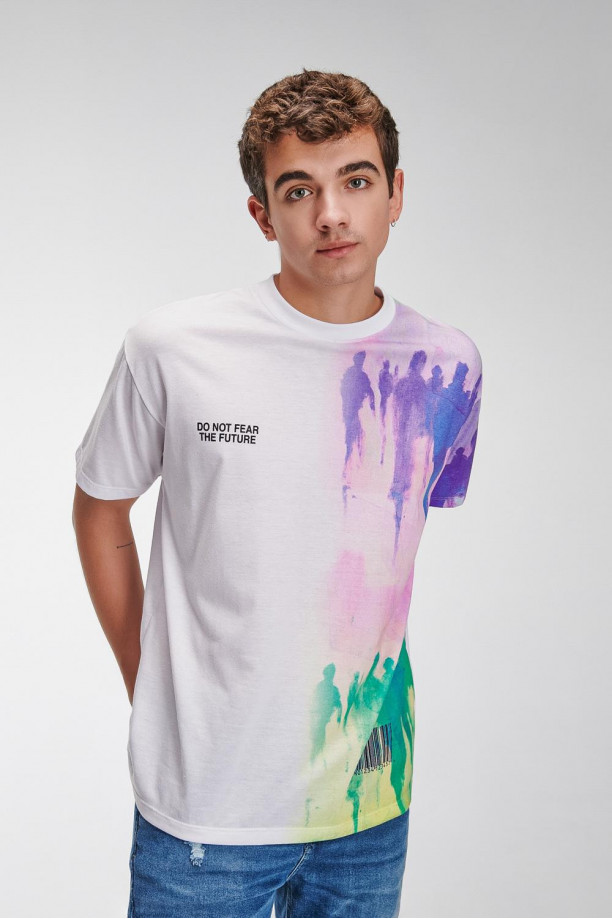 Camiseta manga corta con estampado.