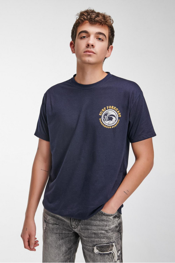 Camiseta manga corta con estampado.