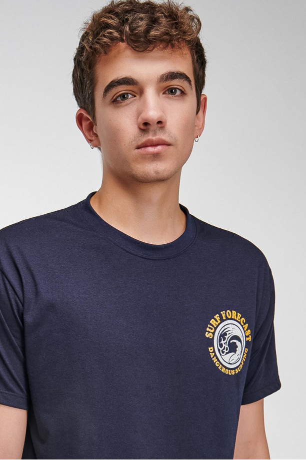 Camiseta manga corta con estampado.