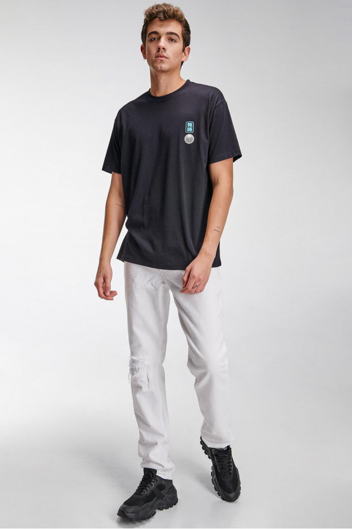 Camiseta manga corta con estampado.