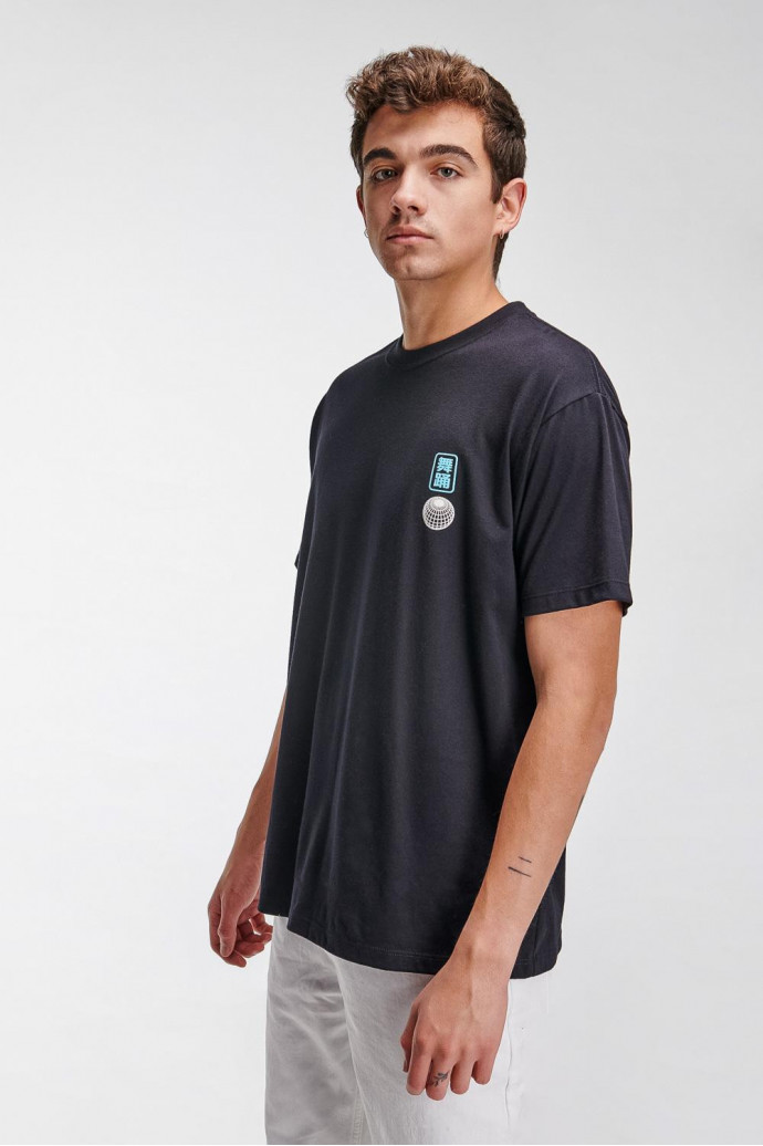 Camiseta manga corta con estampado.