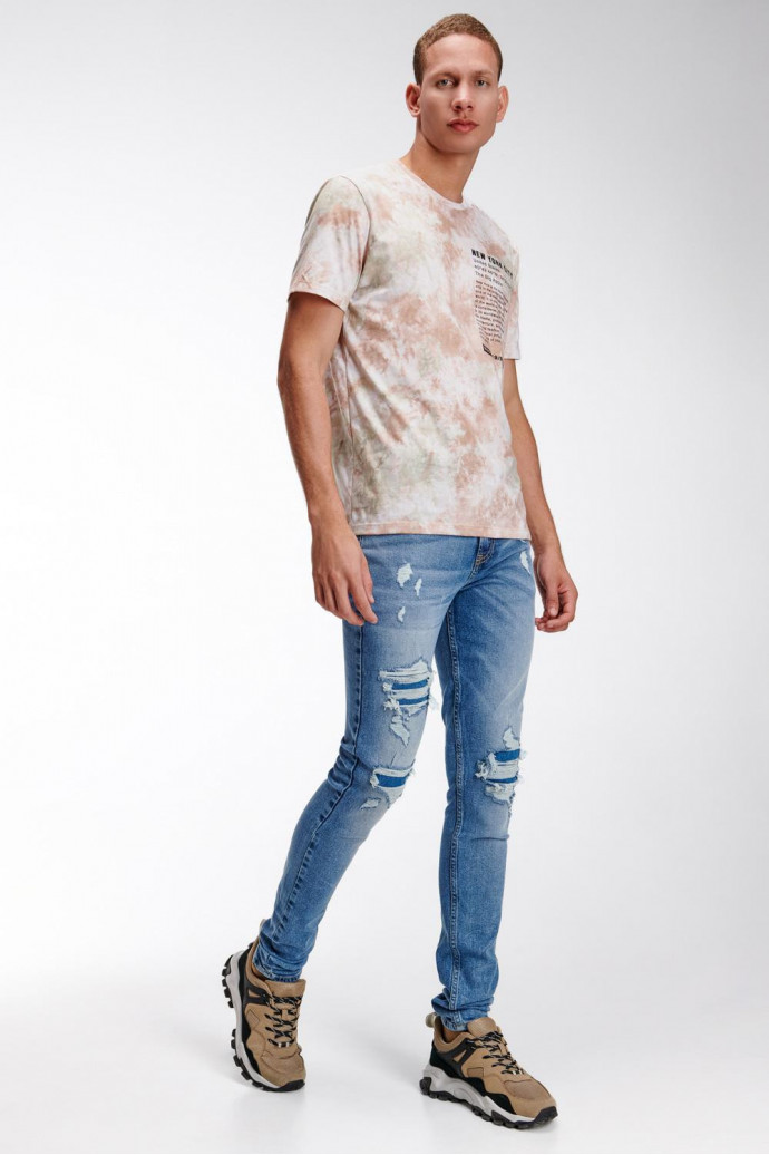 Camiseta manga corta con estampado.