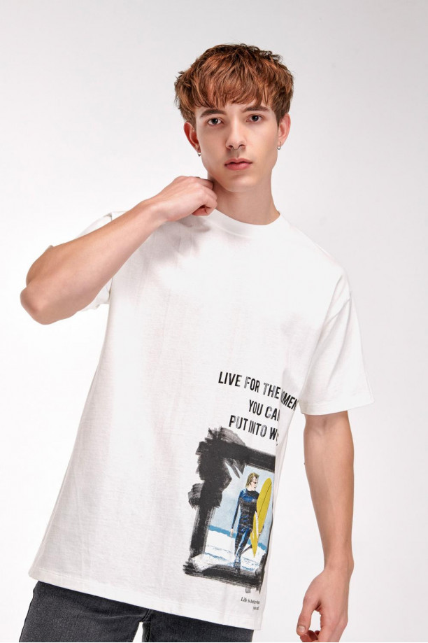 Camiseta estampada, cuello redondo, manga corta con estampado frente