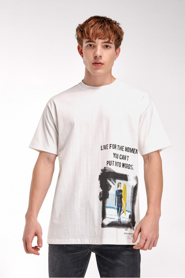Camiseta estampada, cuello redondo, manga corta con estampado frente