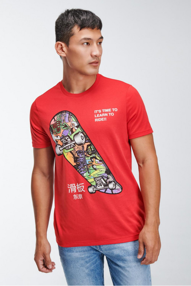 Camiseta básica manga corta estampada.