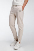Pantalon jogger con pretina y puños en rib, con estampado localizado.