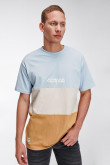 Camiseta con cortes en horizontal, manga corta, con estampado frente