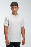 Camiseta unicolor con cortes.