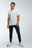 Camiseta unicolor con cortes.