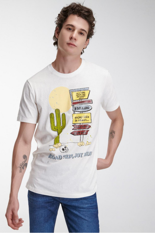 Camiseta manga corta estampada.