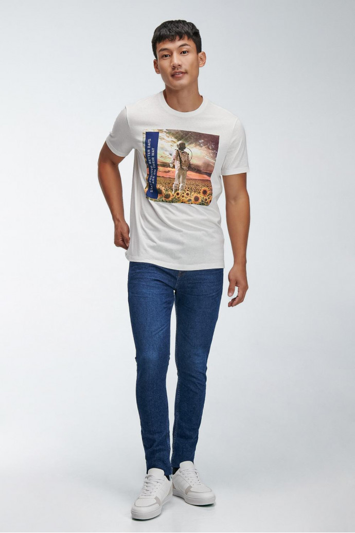 Camiseta básica manga corta estampada.