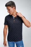 Camiseta Polo unicolor con cuello y puños tejidos.