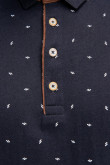 Camiseta Polo unicolor con cuello y puños tejidos.