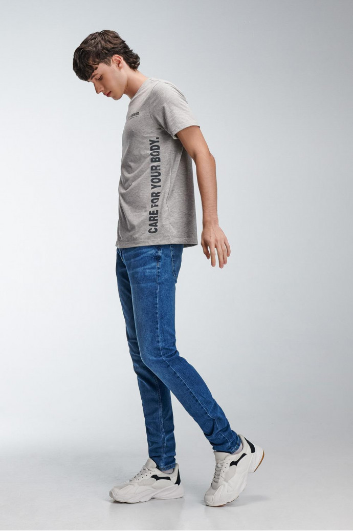Camiseta manga corta con estampado.