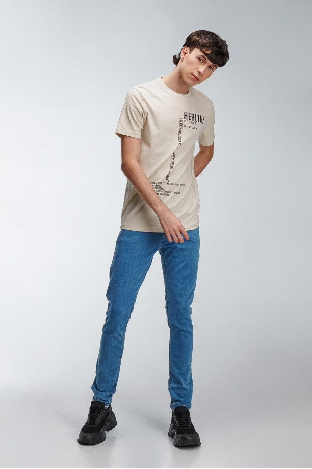 Camiseta manga corta con estampado.