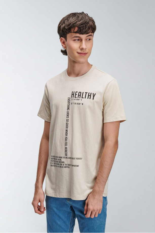 Camiseta manga corta con estampado.