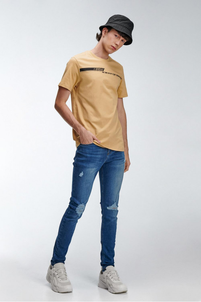 Camiseta manga corta con estampado.