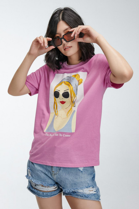 Camiseta básica manga corta estampada colores vivos.