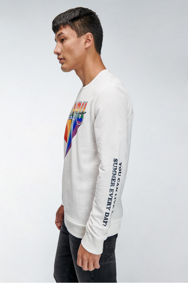 Buzo cuello redondo estampado.