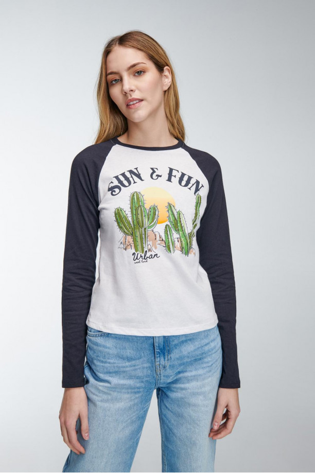Camiseta manga larga con estampado en frente