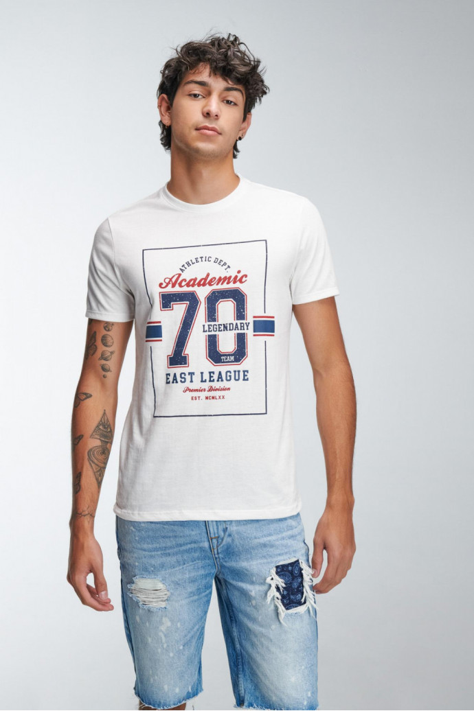 Camiseta básica manga corta estampada.