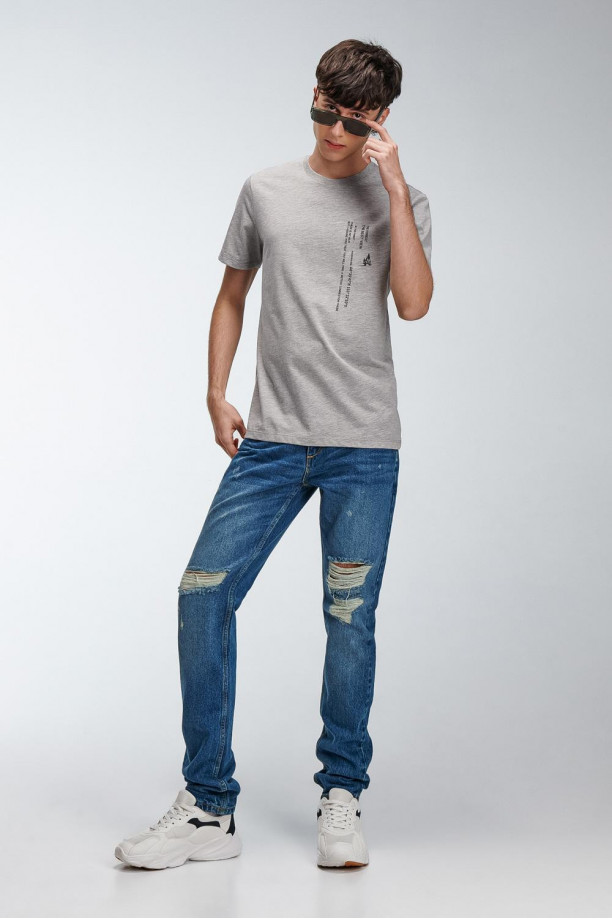Camiseta manga corta con estampado.