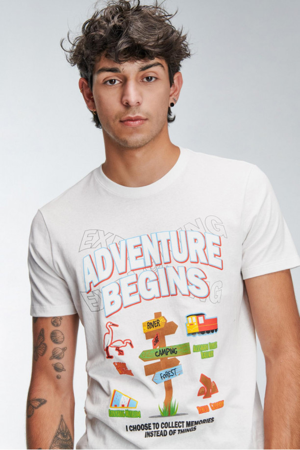 Camiseta básica manga corta estampada.