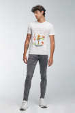 Camiseta básica manga corta estampada.