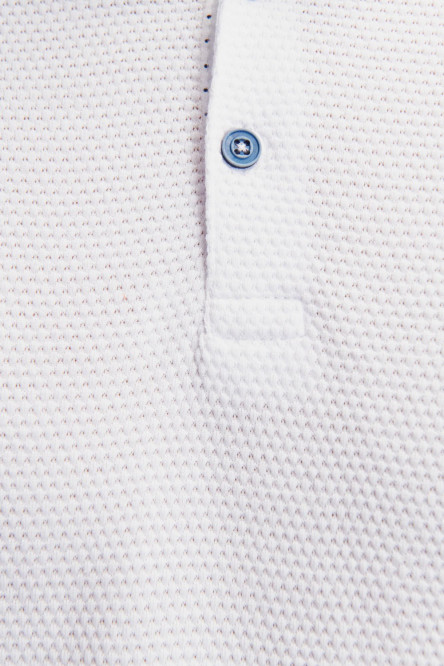 Camiseta Polo unicolor con cuello tejido.
