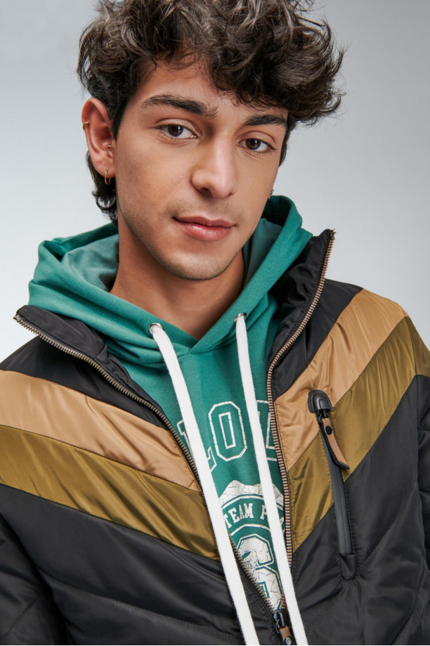 Chaqueta acolchada con capota