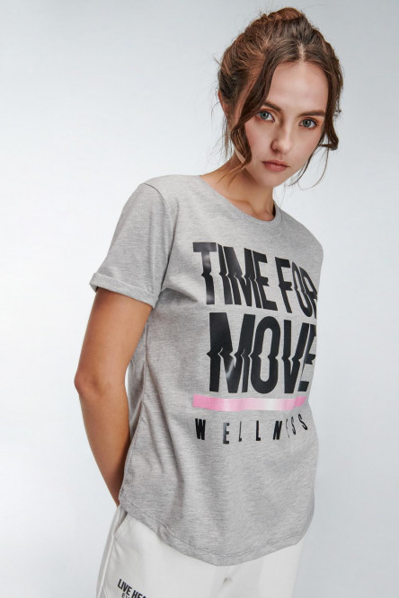 Camiseta manga corta con estampado en frente.