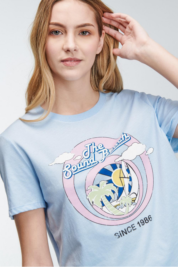 Camiseta básica manga corta estampada.