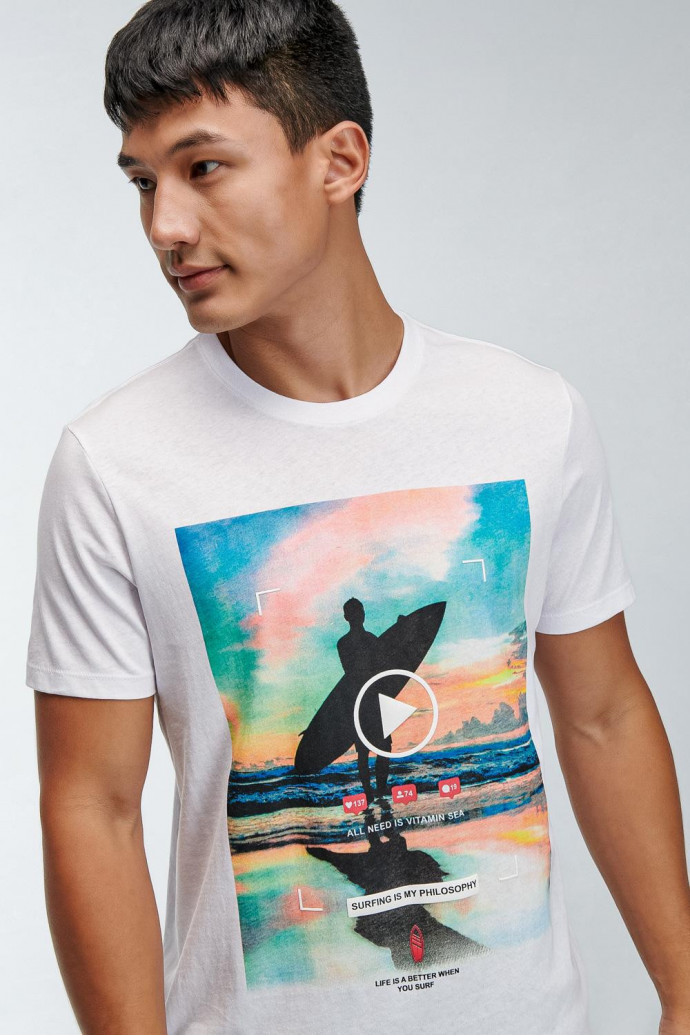 Camiseta manga corta estampada.