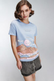 Camiseta estampada, manga corta con cuello redondo.