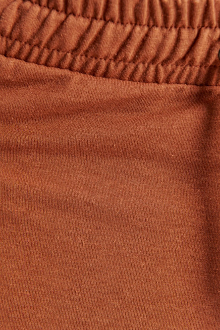 Pantalon jogger, unicolor, con bolsillos en costado