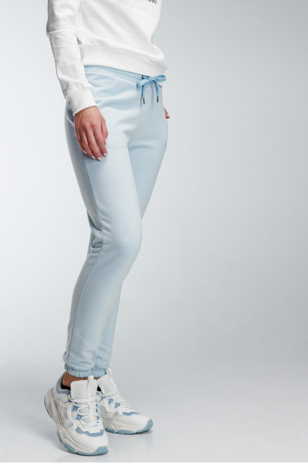 Pantalon jogger para mujer, unicolor, con bolsillos en costado.