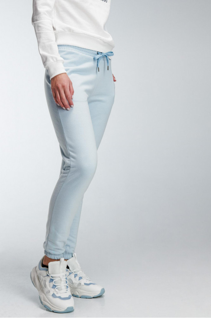 Pantalon jogger para mujer, unicolor, con bolsillos en costado.