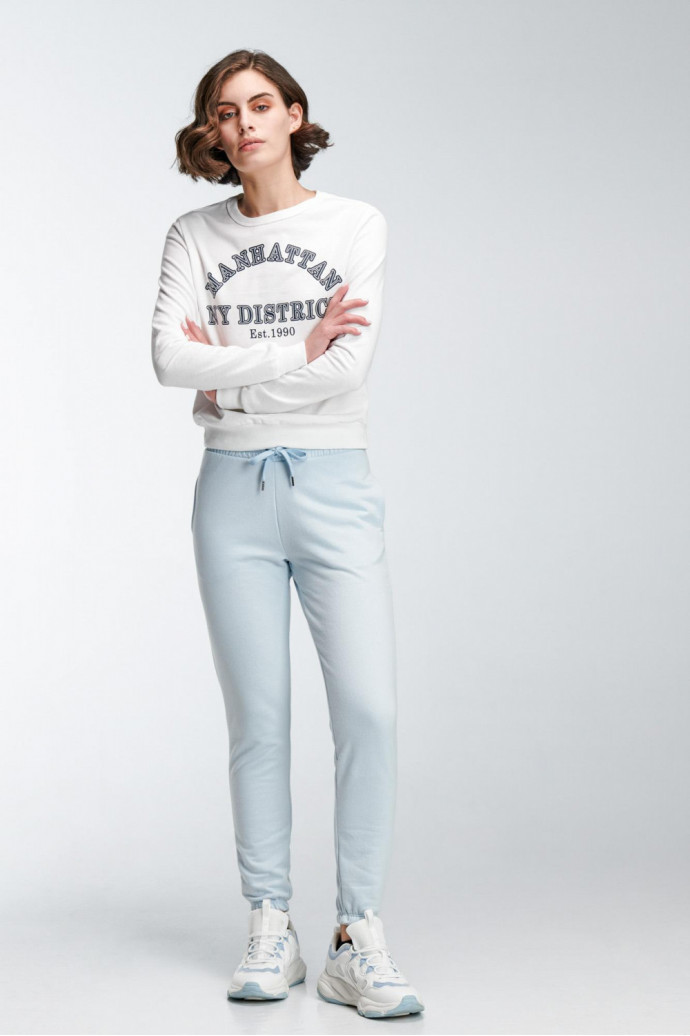 Pantalon jogger para mujer, unicolor, con bolsillos en costado.