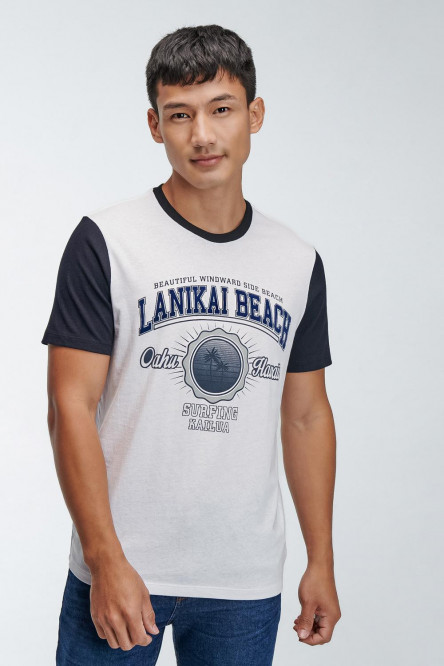 Camiseta básica manga corta con mangas y cuello en contraste.