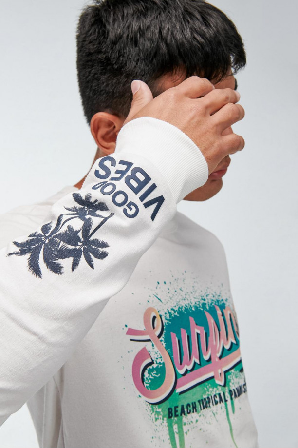 Buzo cuello redondo estampado.